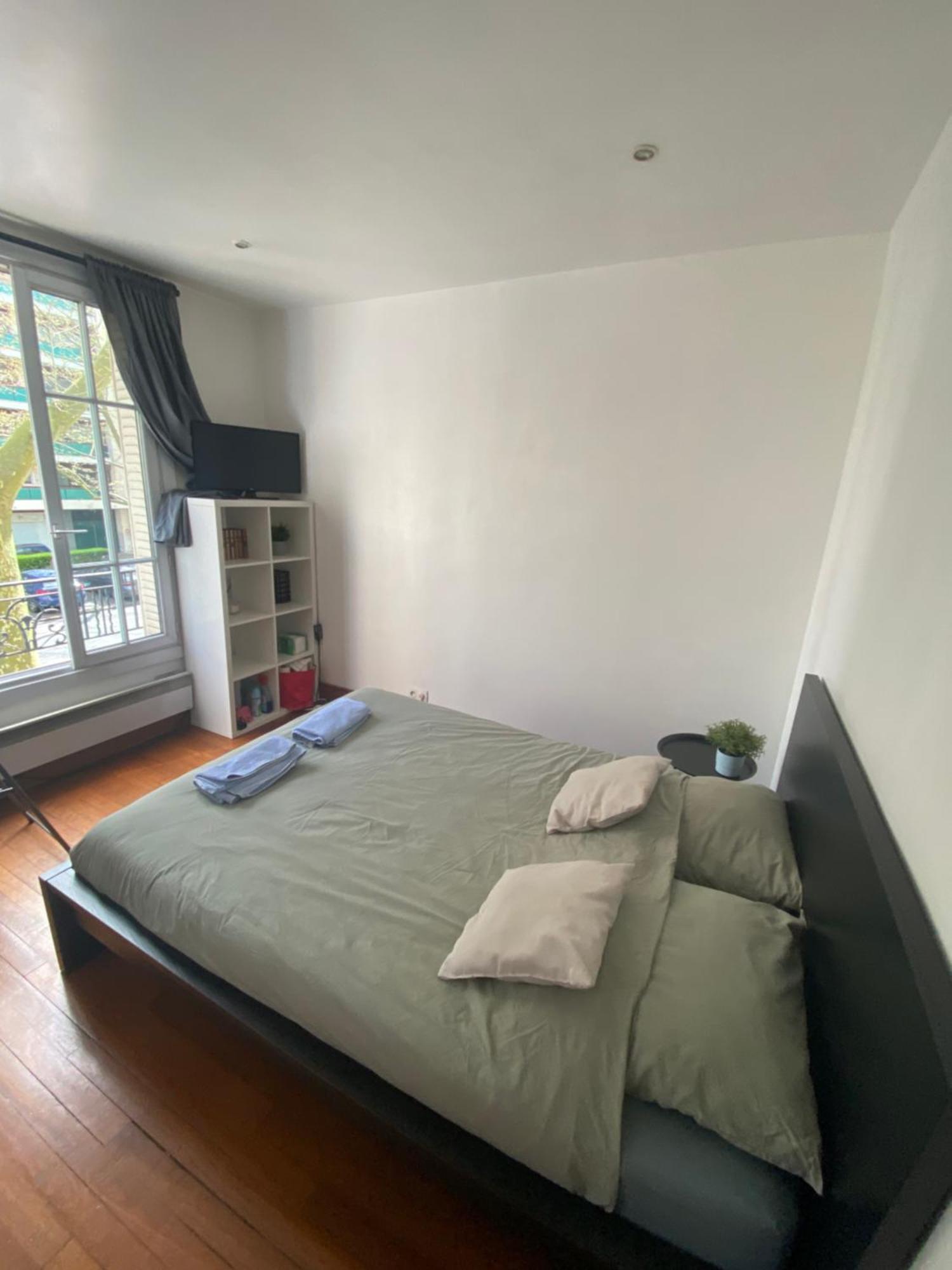 Studio Proche Paris Шавил Екстериор снимка